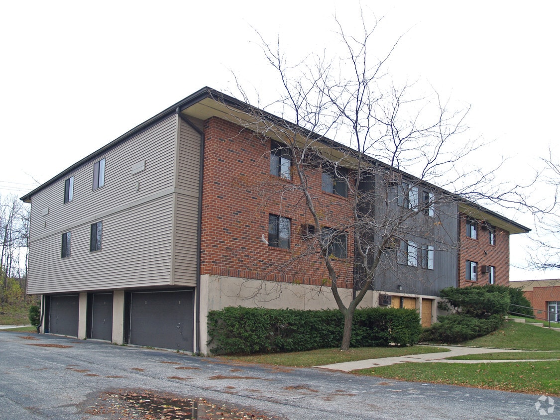 Building Photo - 3907-3909 N Sherburn Pl