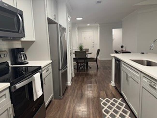 Foto del edificio - 5028 Gardner Dr