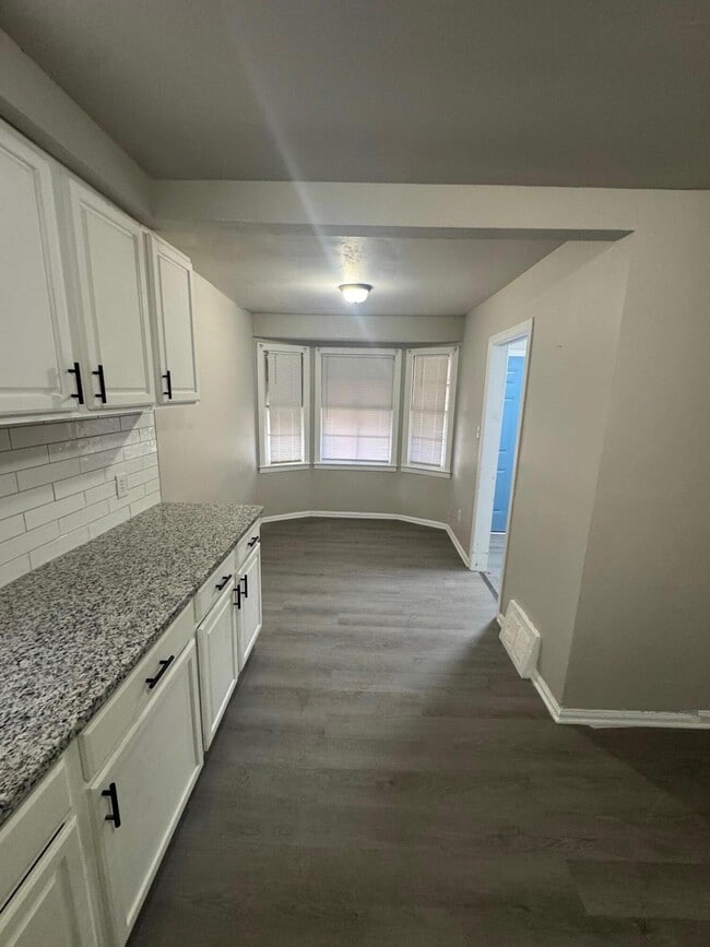 Building Photo - 14854 Ohio St