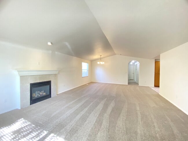 Bright and Open - 12733 SE 23rd Avenue