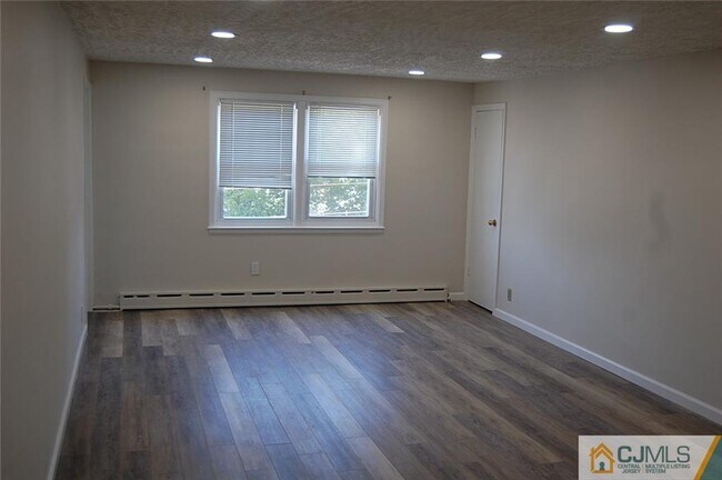 Building Photo - 57 Avenel St