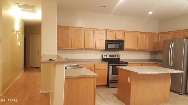 Building Photo - 12522 W Campina Dr