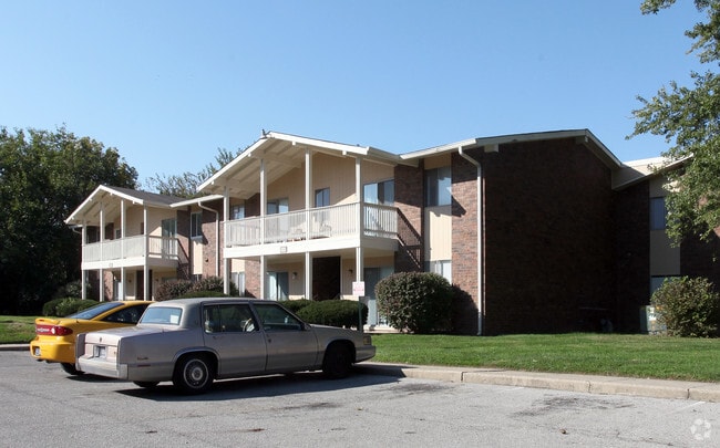 Building Photo - Vineyards Apartments