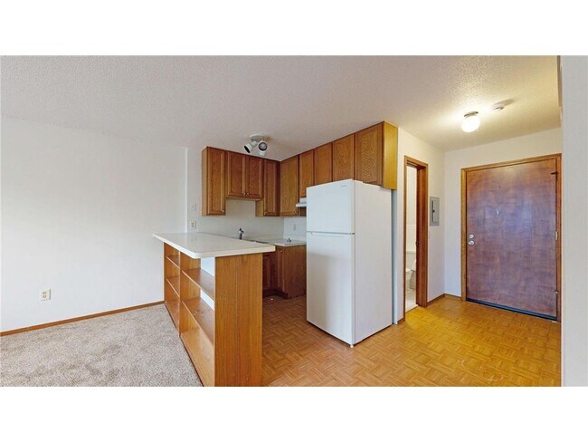 Building Photo - 2216 Pleasant Ave