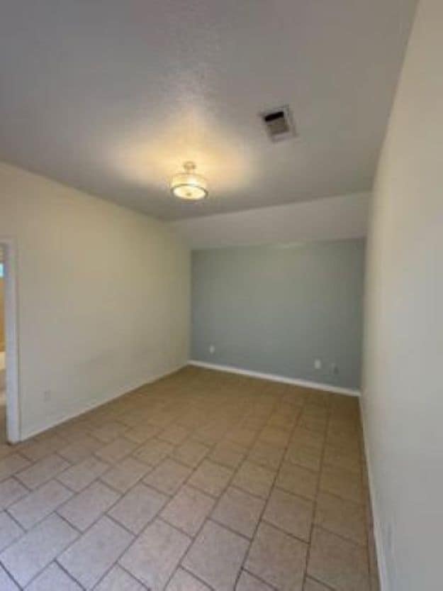 Primary - 10713 Plummer Cir