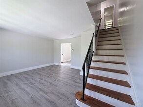 Building Photo - 3 Saddle Ln