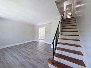 Building Photo - 3 Saddle Ln