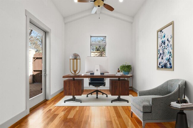 Foto del edificio - 8912 Spring Lake Dr