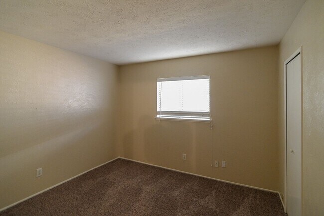 Building Photo - 821 Stone Trail Dr