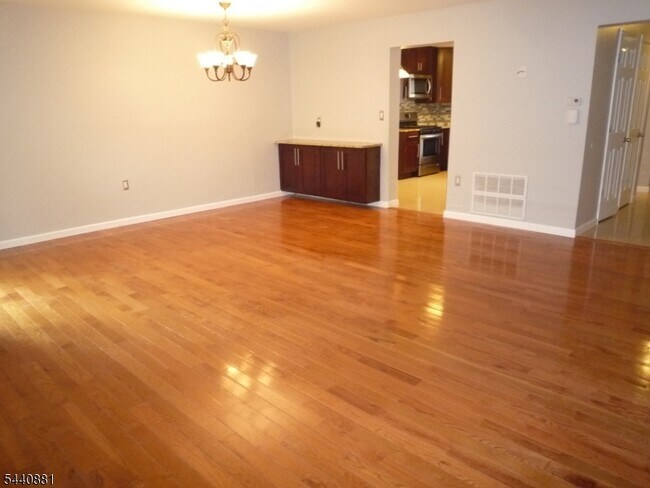 Foto del edificio - 222 Wildflower Ln