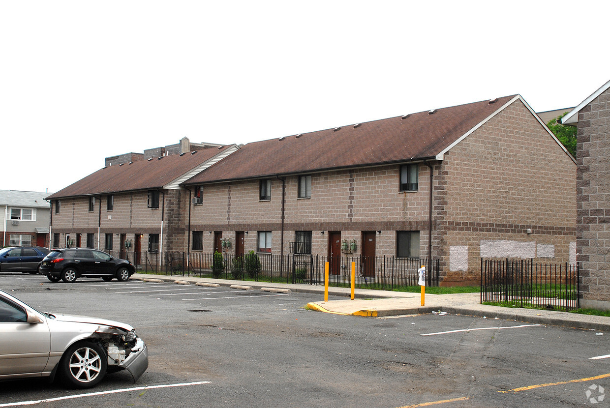 Primary Photo - Oriental Village Apartments