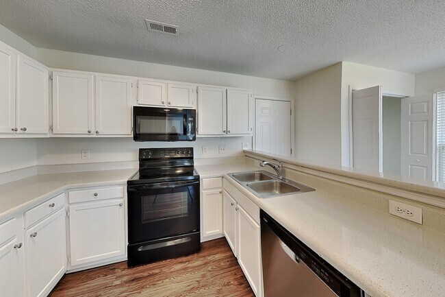 Building Photo - 1020 Ridgefield Cir