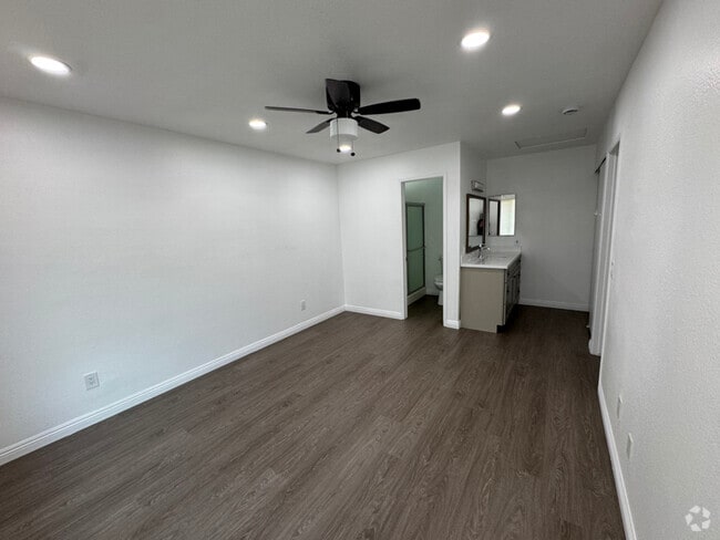 Building Photo - 8740 Lomita Dr
