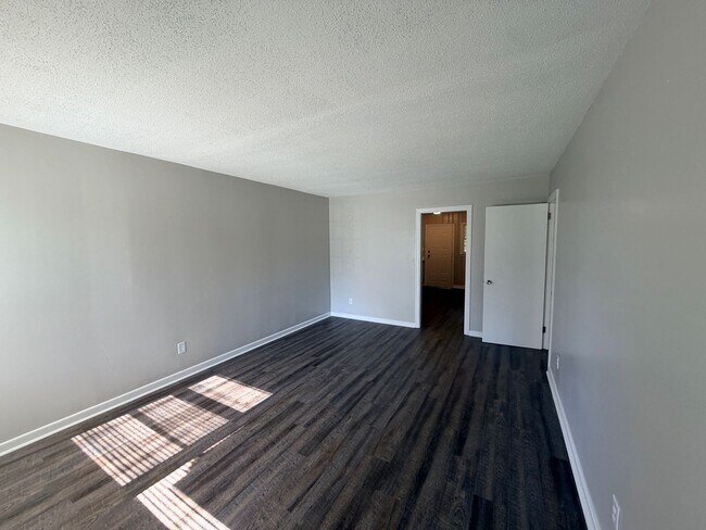 Building Photo - 1510 Miramar St