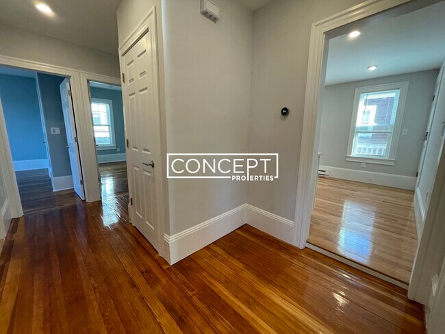 Building Photo - 3 Mossland St