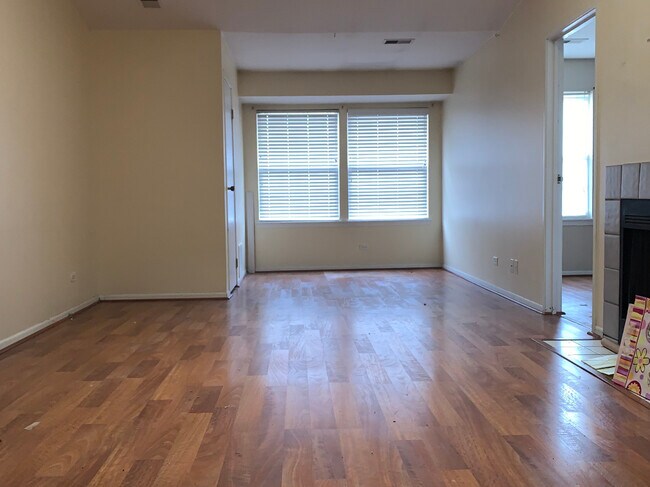Foto del edificio - 1235 Wyndham Ct