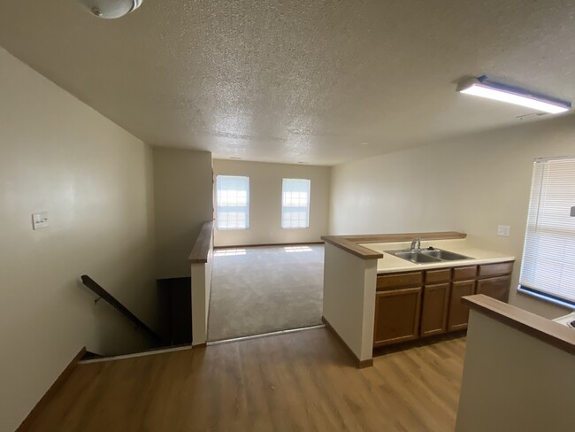 Building Photo - 7336 Hampton Ave