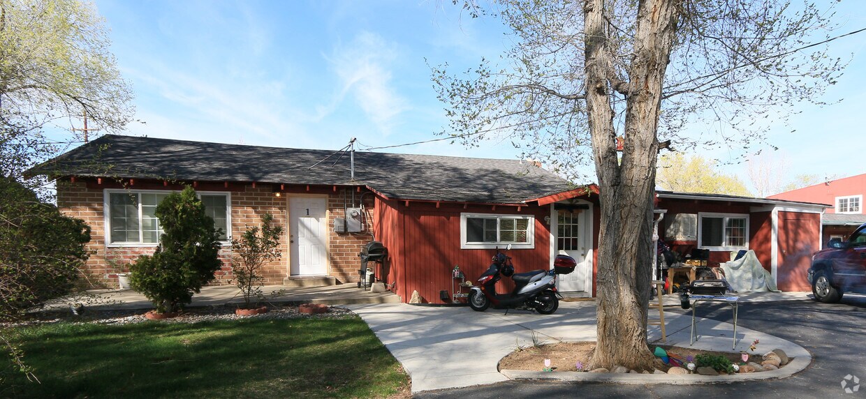 Primary Photo - 4520 Lakeside Dr