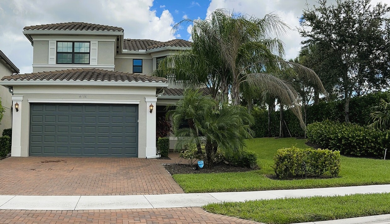 Foto principal - 4516 Aurora St