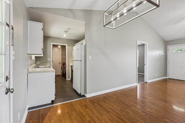 Foto del edificio - 157 Oak Tree Dr