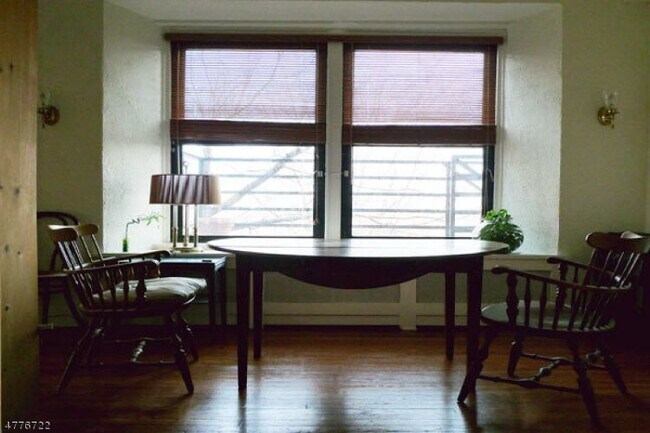 Foto del edificio - 363 Mt Prospect Ave