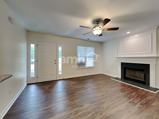 Foto del edificio - 144 Old Pond Cir