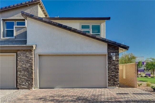 Foto del edificio - 918 Cottonwood Hl Pl