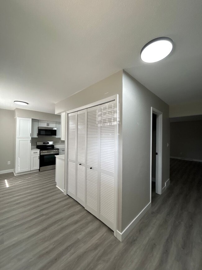 Building Photo - Beautifully Redone 3-Bedroom, 1.5-Bathroom Condo with Attached Garage – $1,725/Month (Lawn Care &...