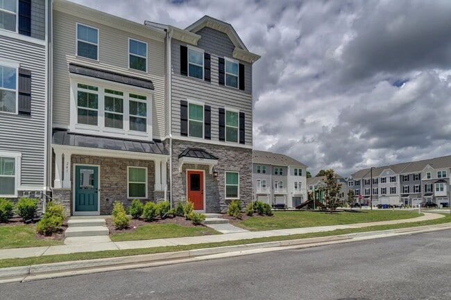 Building Photo - 2 bedroom townhome in Portsmouth