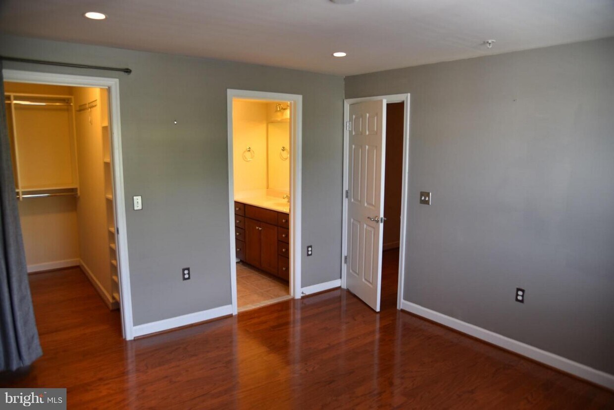 4167 S Four Mile Run Dr, Arlington, VA 22204 Townhome Rentals in Arlington VA