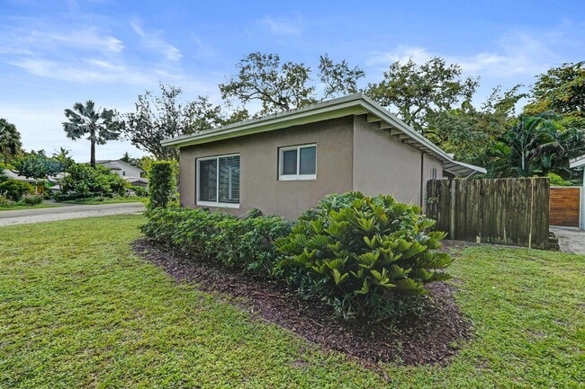 Building Photo - 1101 SW 8th Ter