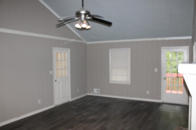 Building Photo - 125 Wilhelmina Dr