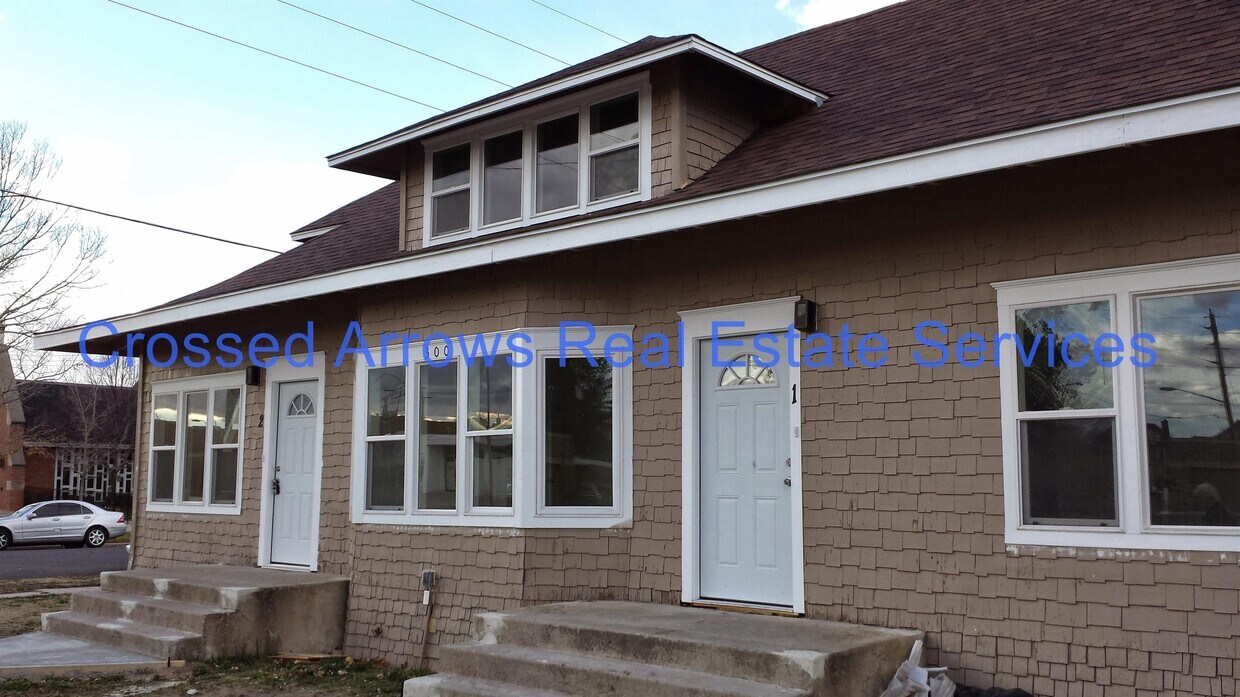 Primary Photo - 300 E 19th St
