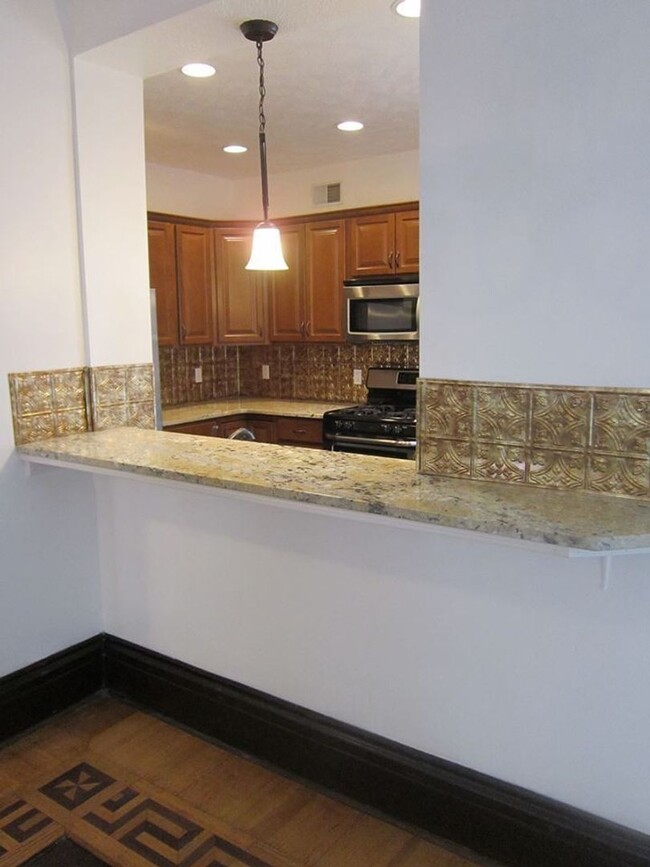 Building Photo - Giant Vintage home with updated renovations