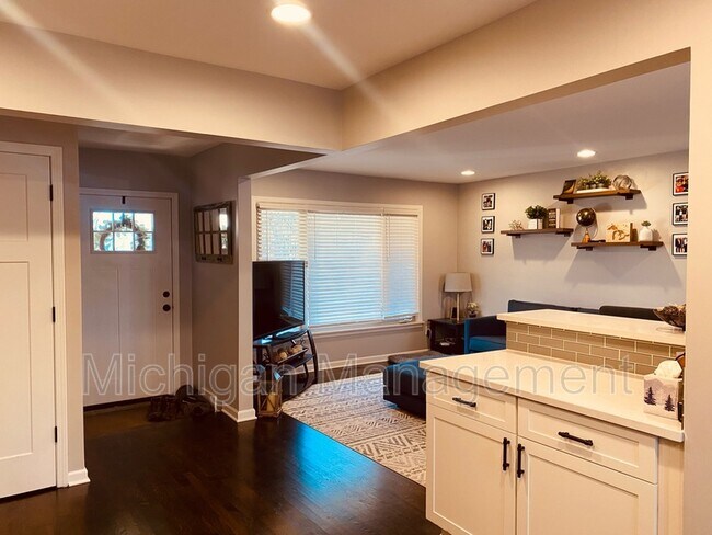 Foto del edificio - 14505 Shadywood Dr