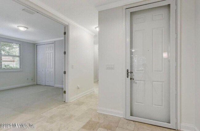 Foto del edificio - 156 Hidden Palms Ln