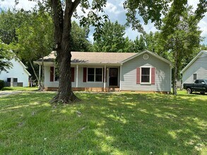 Building Photo - 763 Spees Dr