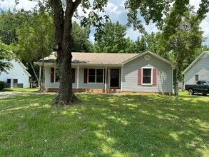 Building Photo - 763 Spees Dr