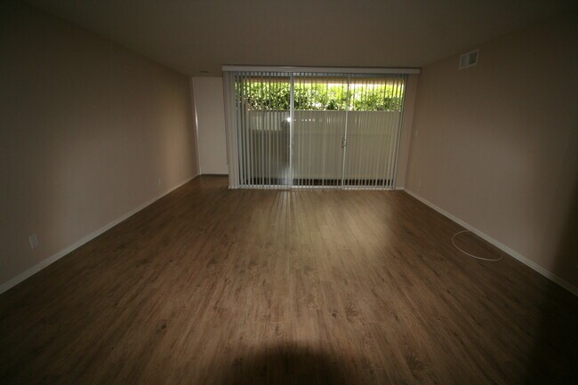 Foto del edificio - 225 S Reeves Dr