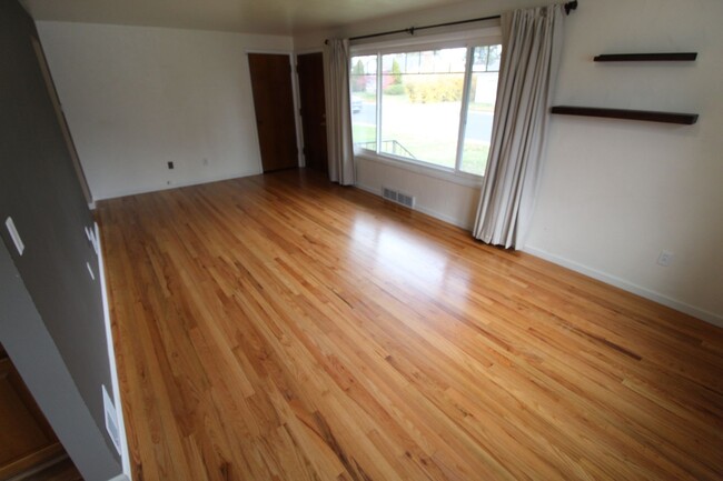 Building Photo - 4917 N. Ash St. Spokane, WA - NuKey Realty...