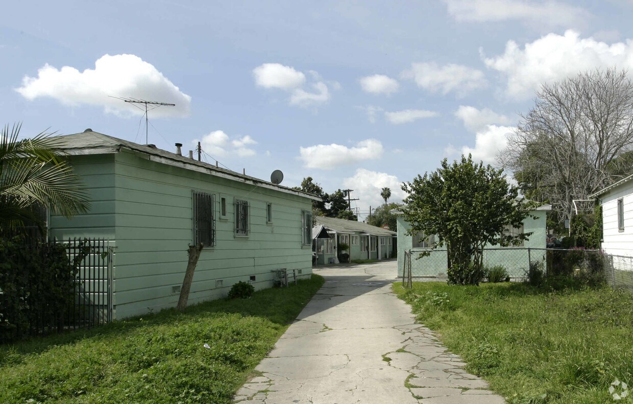 Primary Photo - 15409 S White Ave
