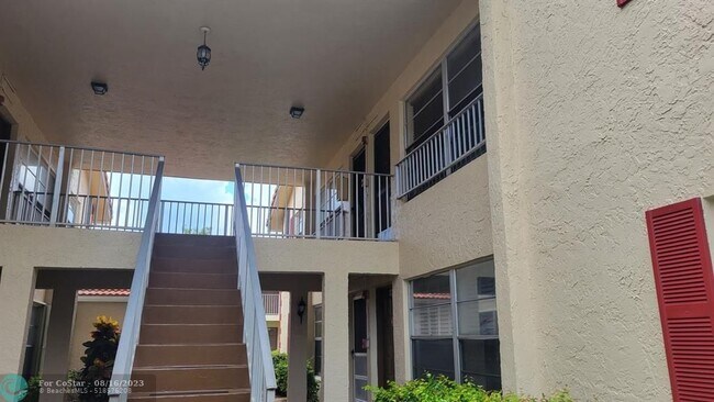 Foto del edificio - 3766 N University Dr