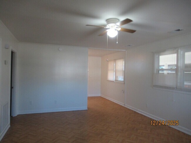 Foto del edificio - 326 W Hampton Ave