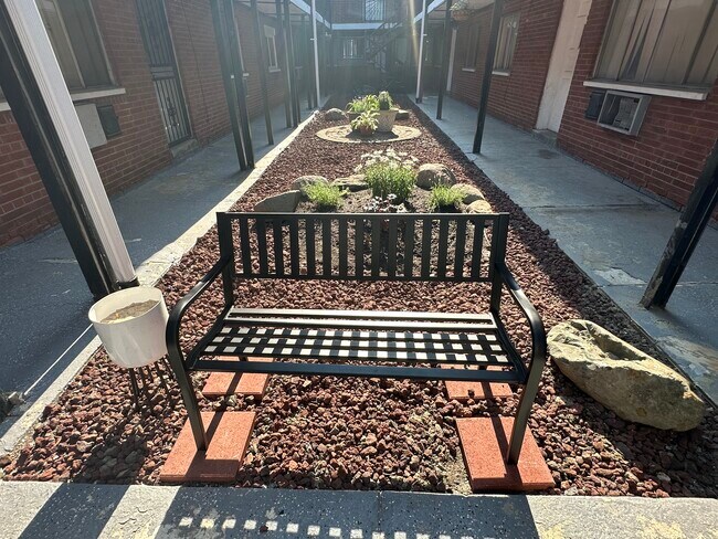 Patio exterior - 12775 Plymouth Rd