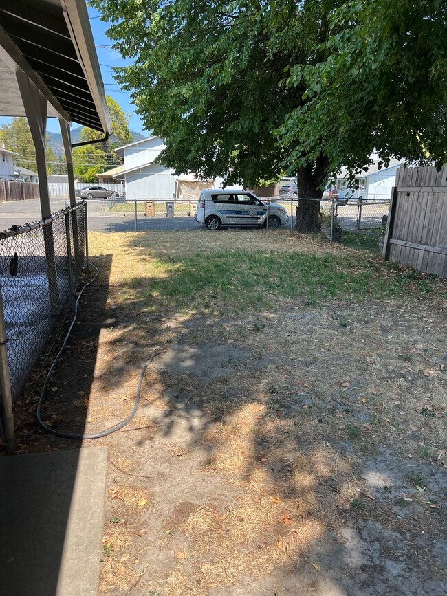 Foto del edificio - 511-513 SE L St