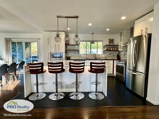 Foto del edificio - Recently Remodeled 4 Bedroom Home