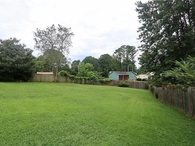 Foto del edificio - 3132 Robindale Rd