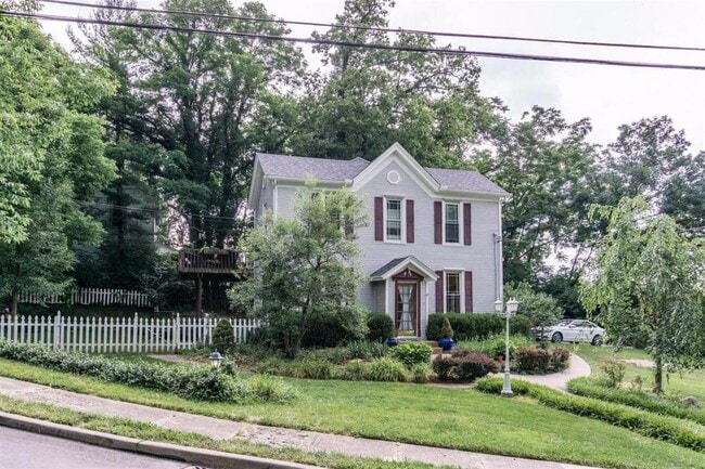 Building Photo - 3658 Archer Ave