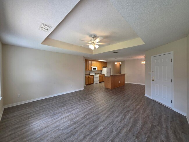 Foto del edificio - 3BR/2BA home with 2 car garage and privacy...