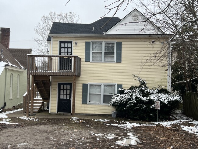 Building Photo - 326 E High St